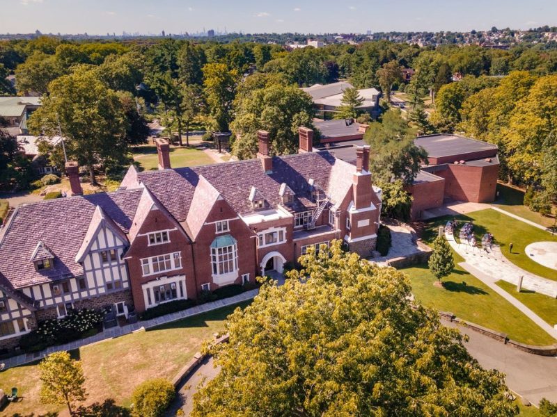 Sarah Lawrence Expands Lifelong Learning Initiatives featured image.